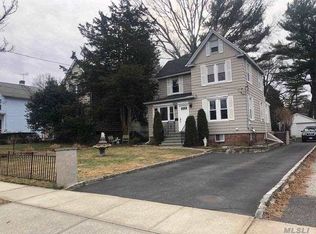 21 Woolsey Ave, Glen Cove, NY 11542