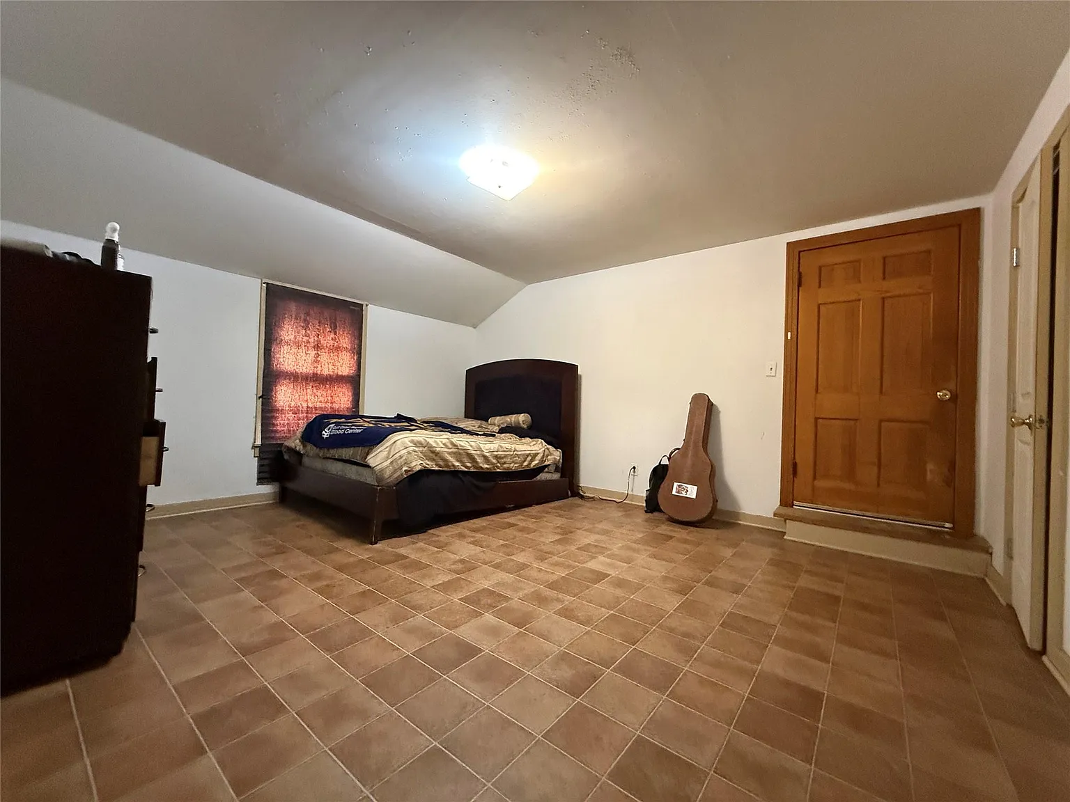 1 bed, 1.0 bath, 2502 sqft, $1,000 — Photo 4