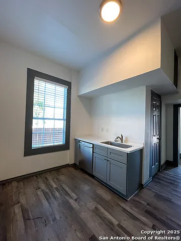 802 Montana St #1 — Photo 4