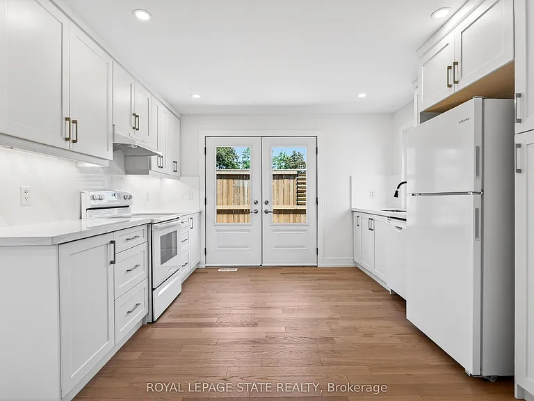 8 Cornell Ave #UPPER — Photo 4