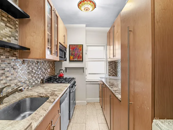 33 East End Avenue 3M image 2 of 13