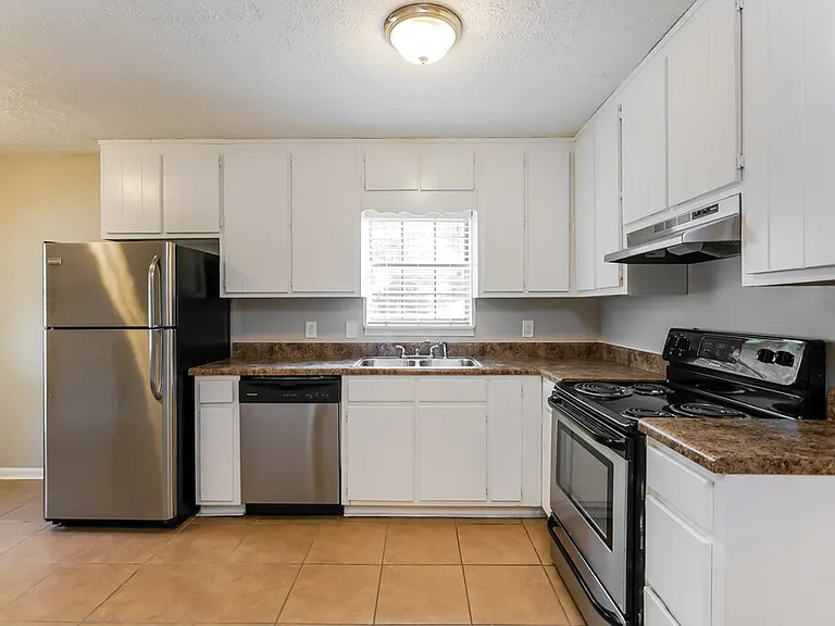 8373 Warren Dr — Photo 7