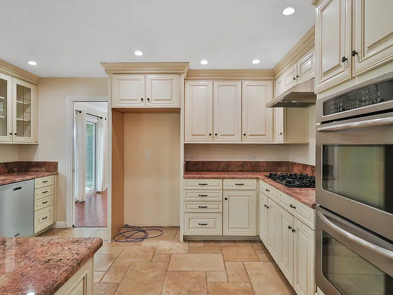 1164 S Galesmoore Ct — Photo 17