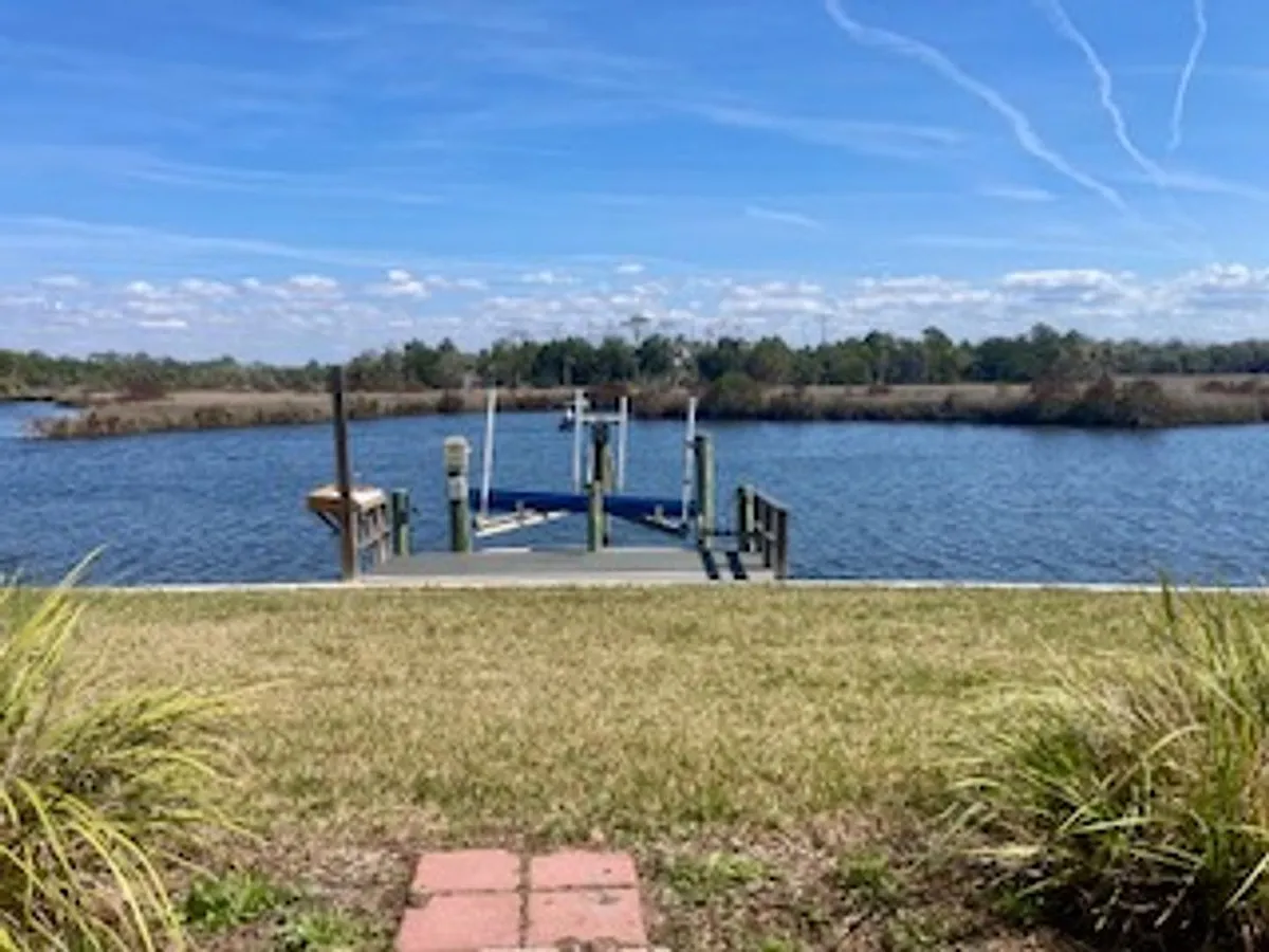 Building Photo - 11474 W Bayshore Dr