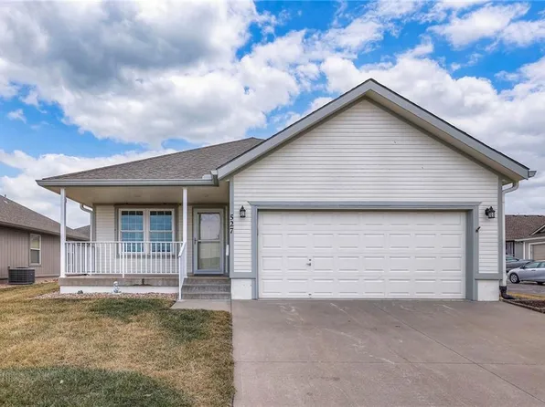 527 Star Dr, Raymore, MO 64083
