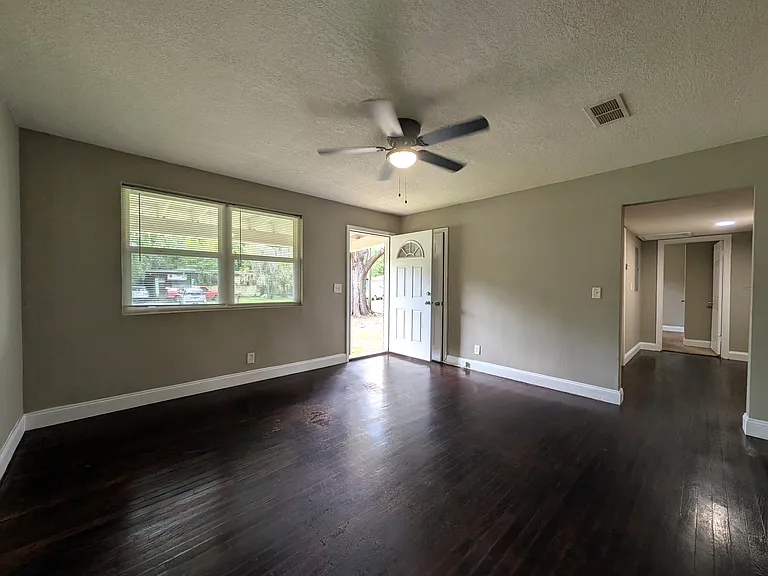 5363 Poppy Dr — Photo 3