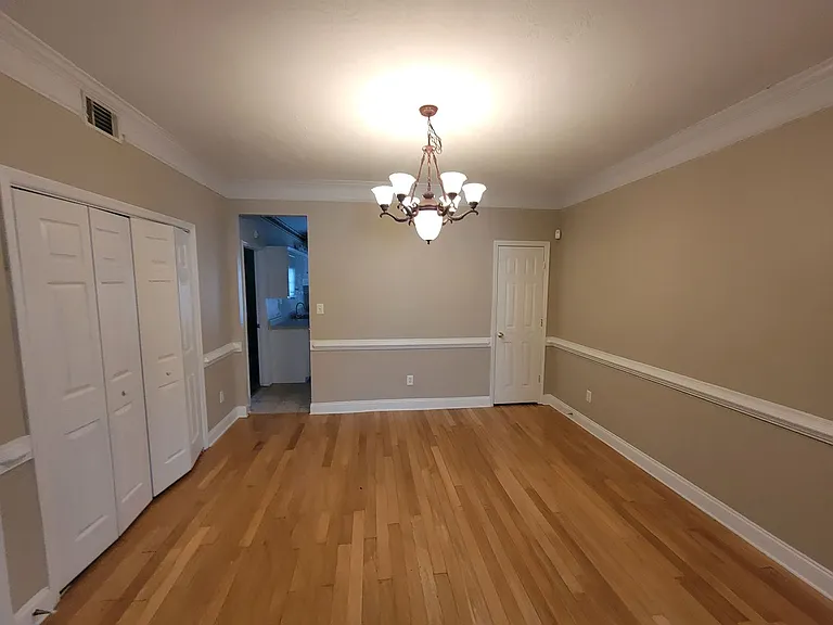 211 Brook Ct — Photo 4
