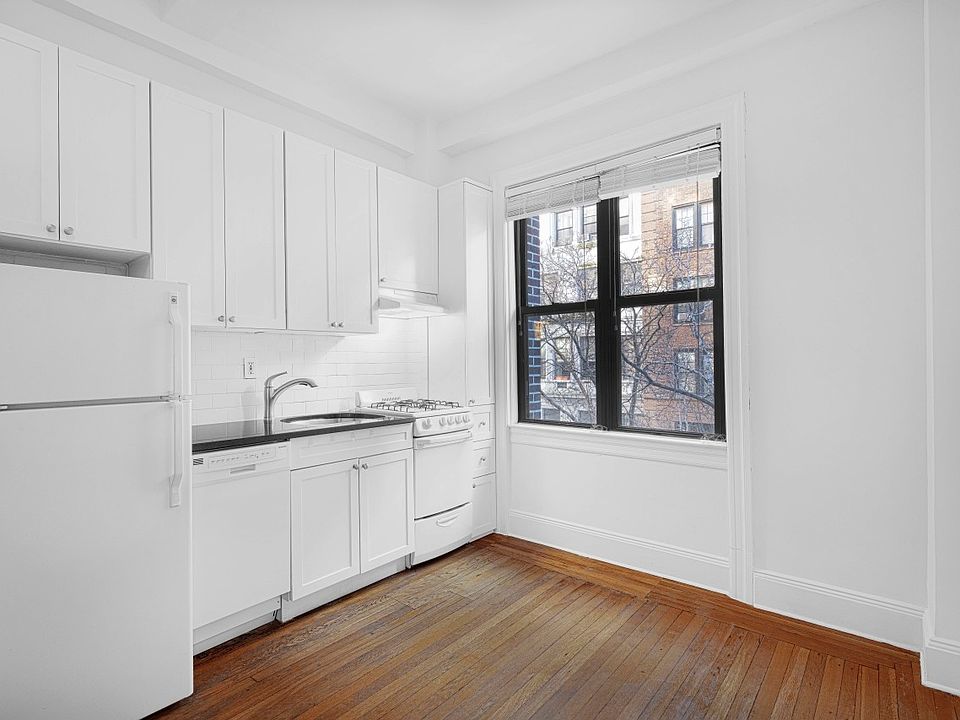 1st image of 19 W 69th St APT 301