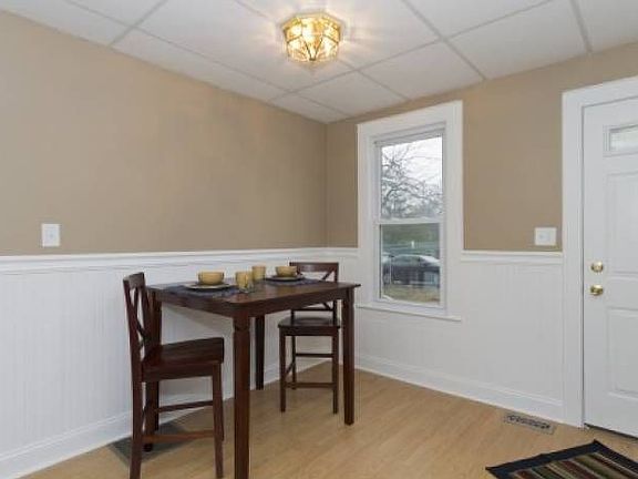 Kitchen eating area
