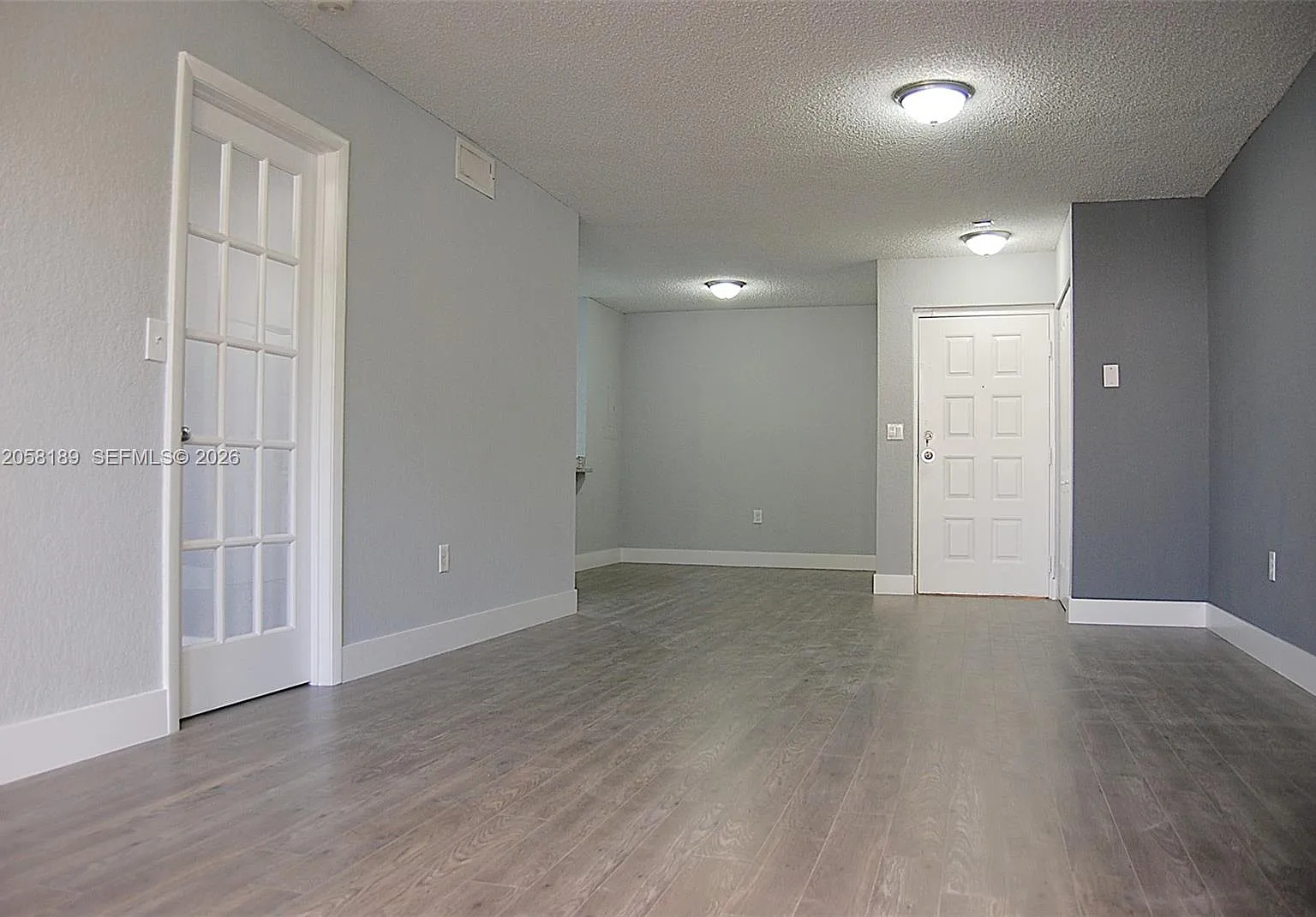 Lakeview Club Condo — Photo 2