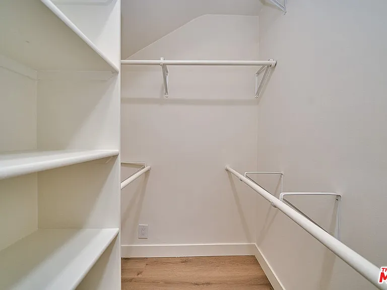 347 S Highland Ave — Photo 23