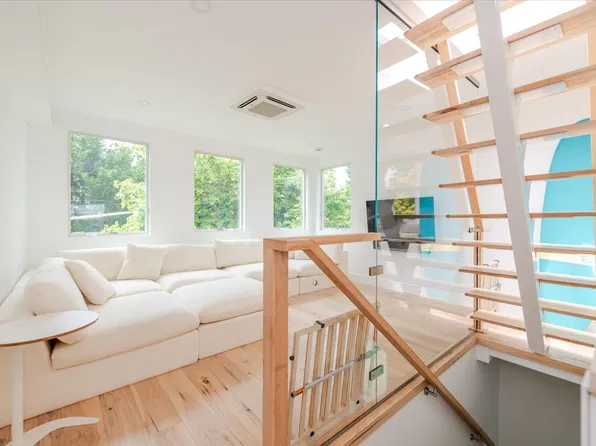 2105 Bay Blvd, Atlantic Beach, NY 11509