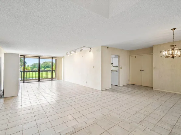 1900 Consulate Place #205, West Palm Beach, FL 33401