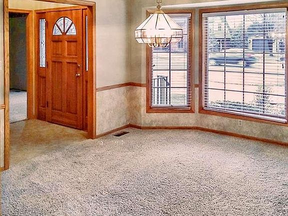 5th image of 105 Road Runner Ln