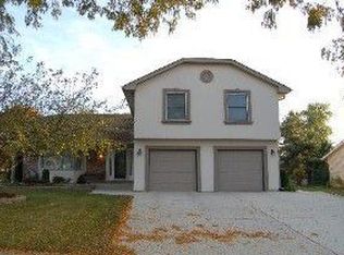 1029 Alabama Dr, Elk Grove Village, IL 60007