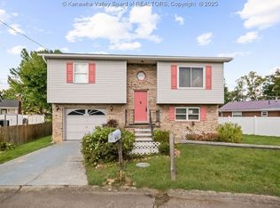 401 Parkview Dr, Hurricane, WV 25526