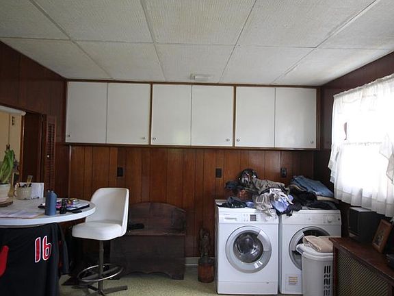 2nd image of 106 Oakwood Dr