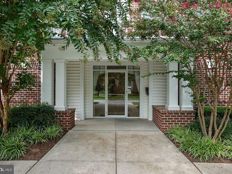 1st image of 5801 Clipper Ln Unit 407
