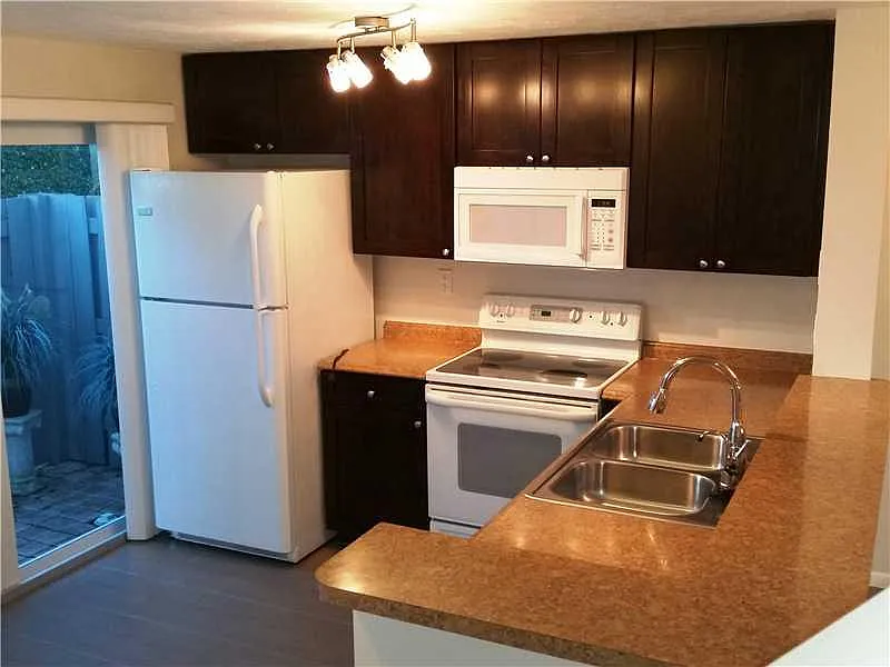 2 bed, 1.5 bath, 1200 sqft, $2,650 — Photo 2