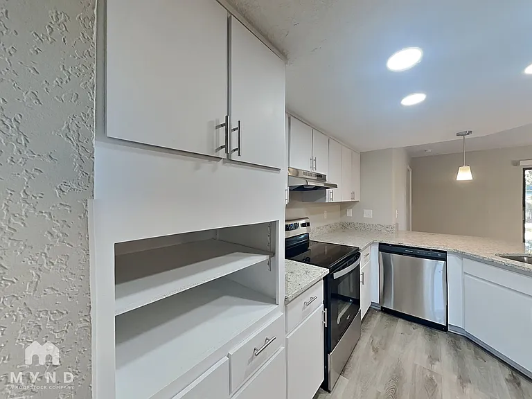 10327 Lansfield St — Photo 9