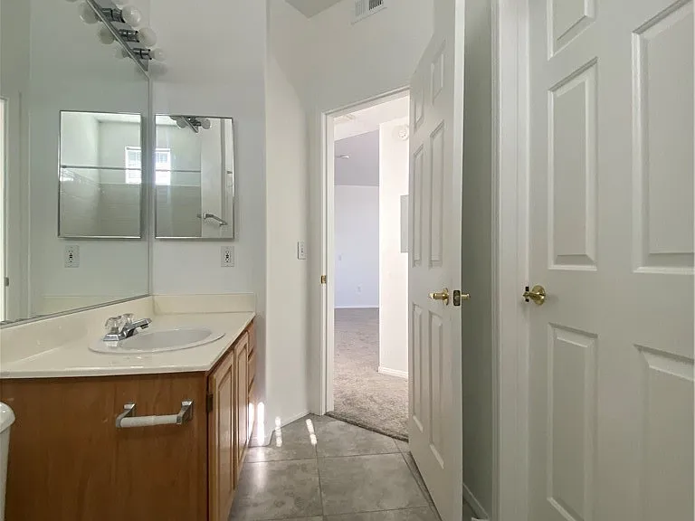 8555 W Russell Rd #2106 — Photo 21