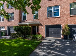 5 Arthur Lismer Ct, Halifax, NS B4A4B4