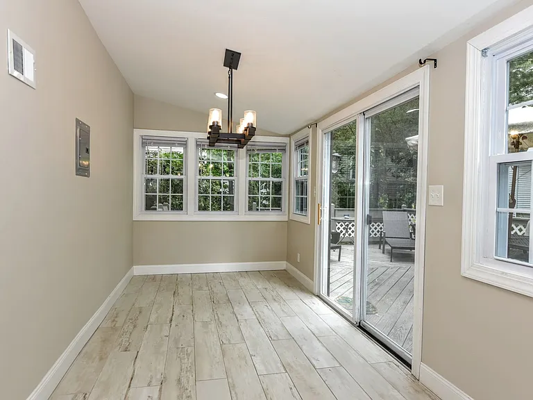 6 Standish Ln — Photo 18