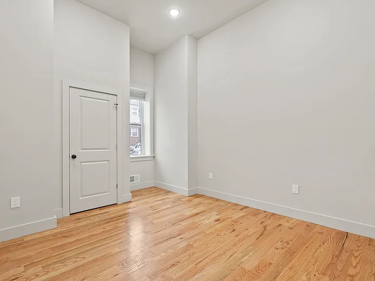 150 W Side Ave #1 — Photo 15