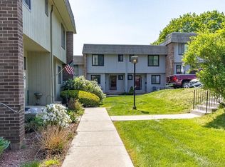 8 Magnolia Hill Ct, Cromwell, CT 06416