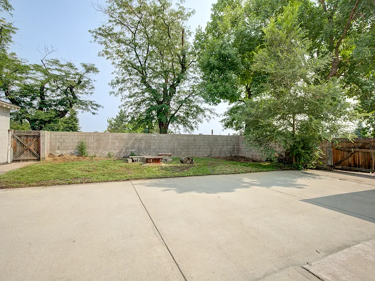 BACKYARD NORTH SIDE owners garage on left