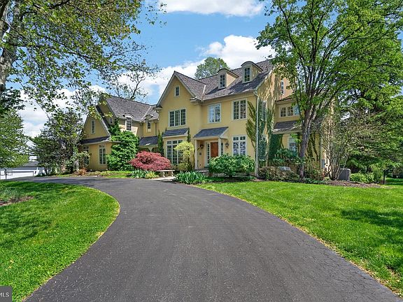 2nd image of 11 Harrison Dr #18