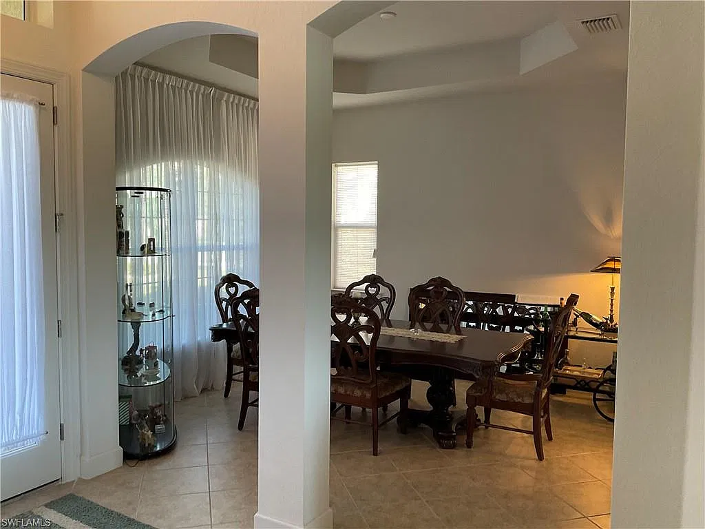 3 bed, 3.5 bath, 2162 sqft, $6,500 — Photo 3