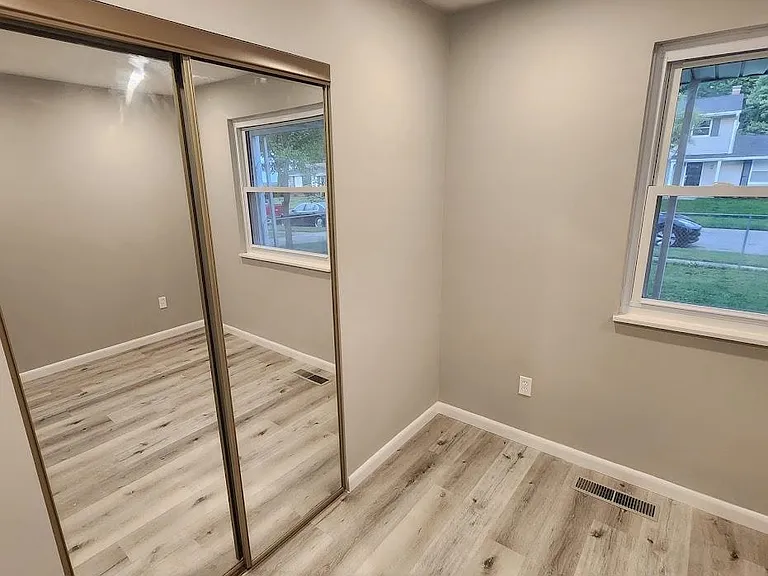 10913 Maplehill Dr — Photo 15