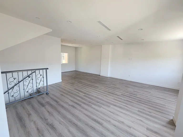 10146 Fernglen Ave #B — Photo 20