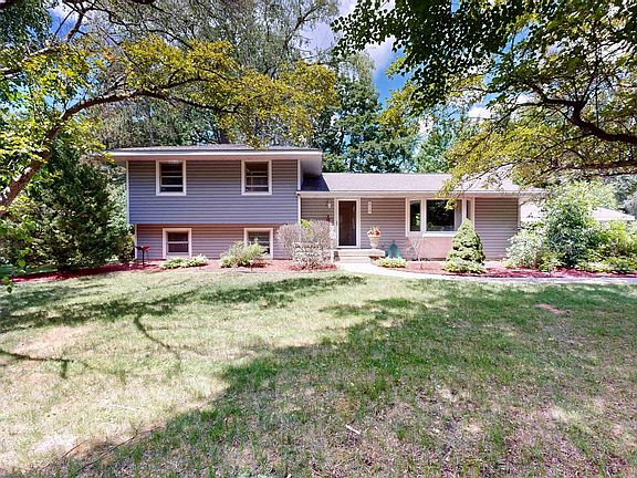 2nd image of 614 W Meadowbrook Dr