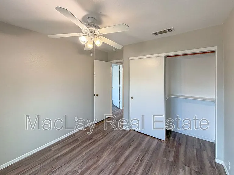 2934 E Blackhawk Dr — Photo 2