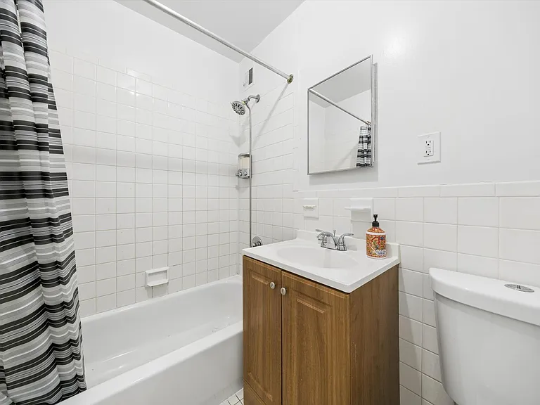 630 W 138th St #2M — Photo 6