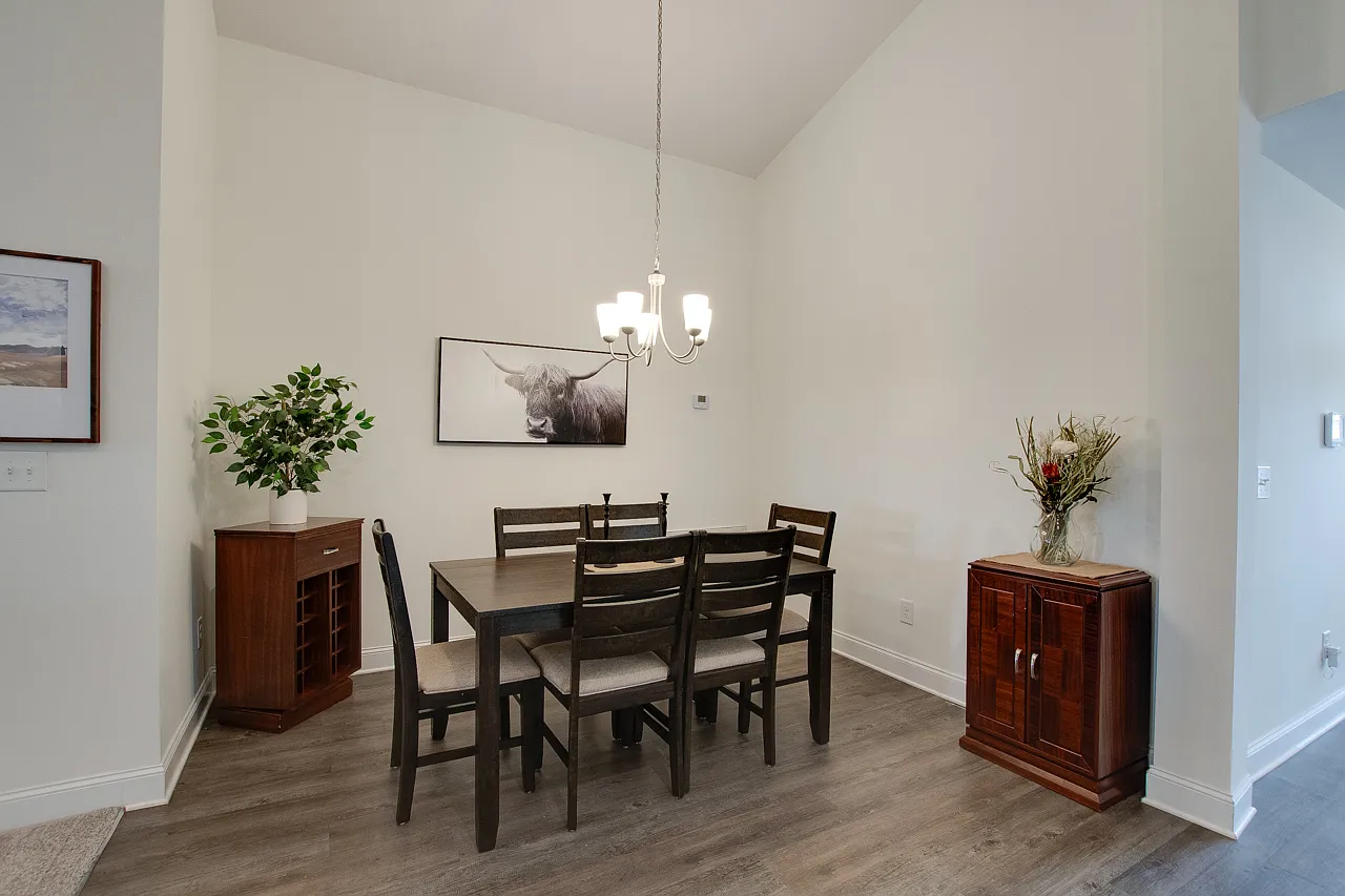 4 bed, 2200 sqft, $3,250 — Photo 3