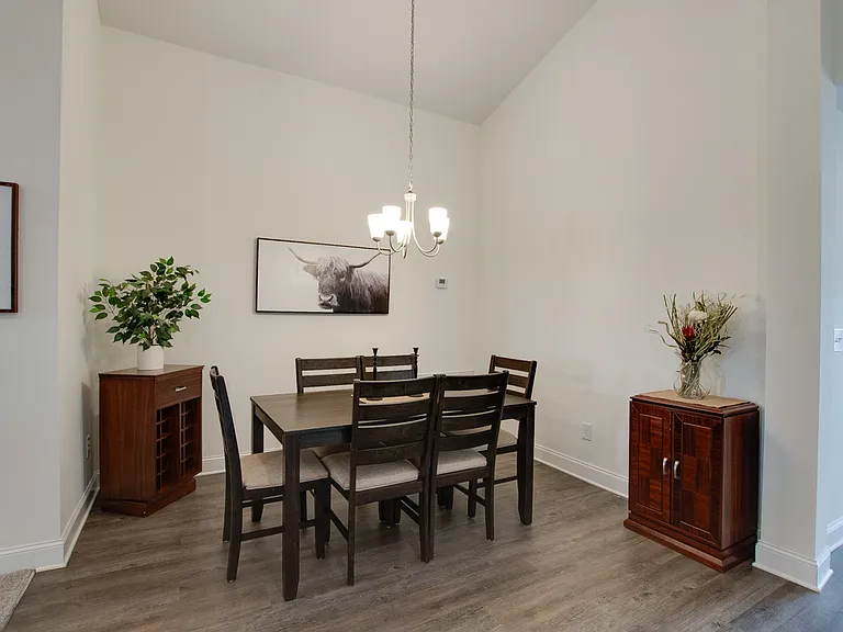 200 Abercorn Dr — Photo 3