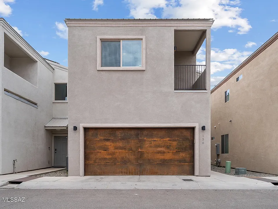 156 E Stone Ct