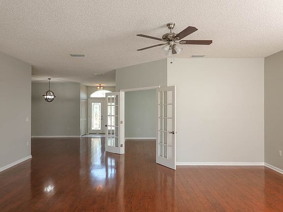 3rd image of 9539 Knightsbridge Cir