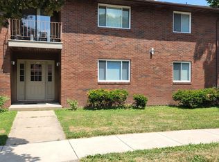 821 Zschokke St APT 1, Highland, IL