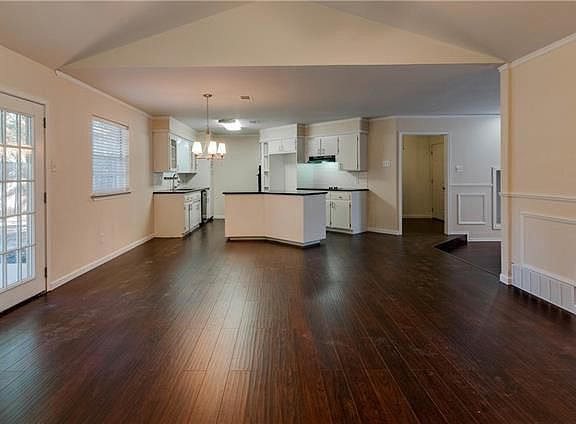 3rd image of 340 Glenhaven Dr