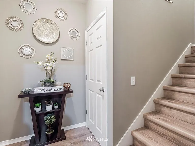 1162 Edmonds Pl NE — Photo 16