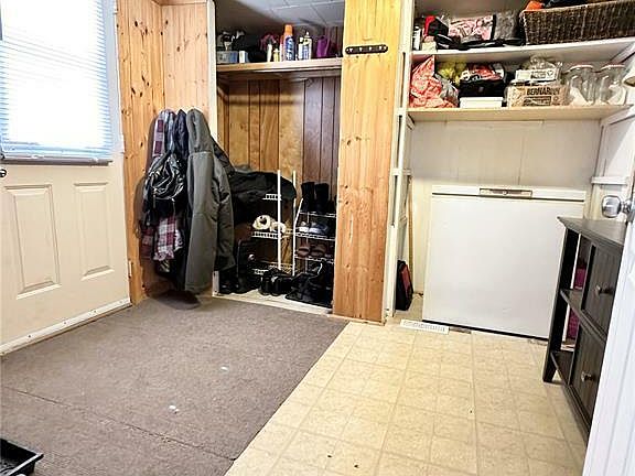 2nd image of 144 Laing Cres