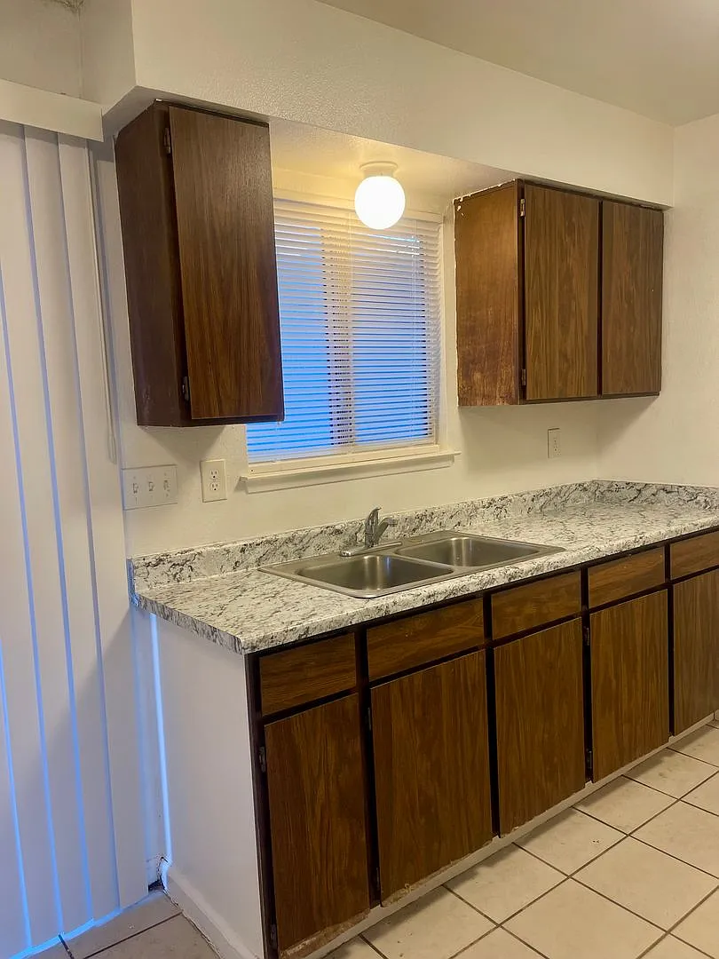 1843 Shasta Street — Photo 2