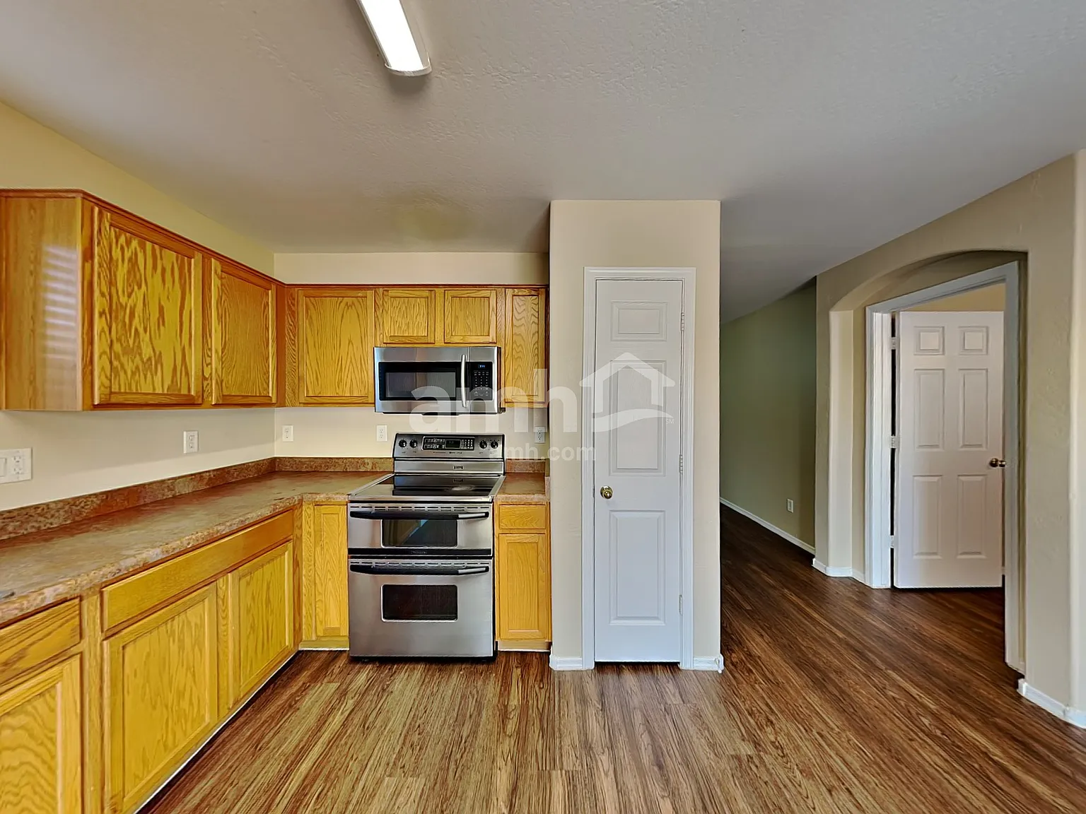 3 bed, 2.0 bath, 1298 sqft, $1,745 — Photo 4