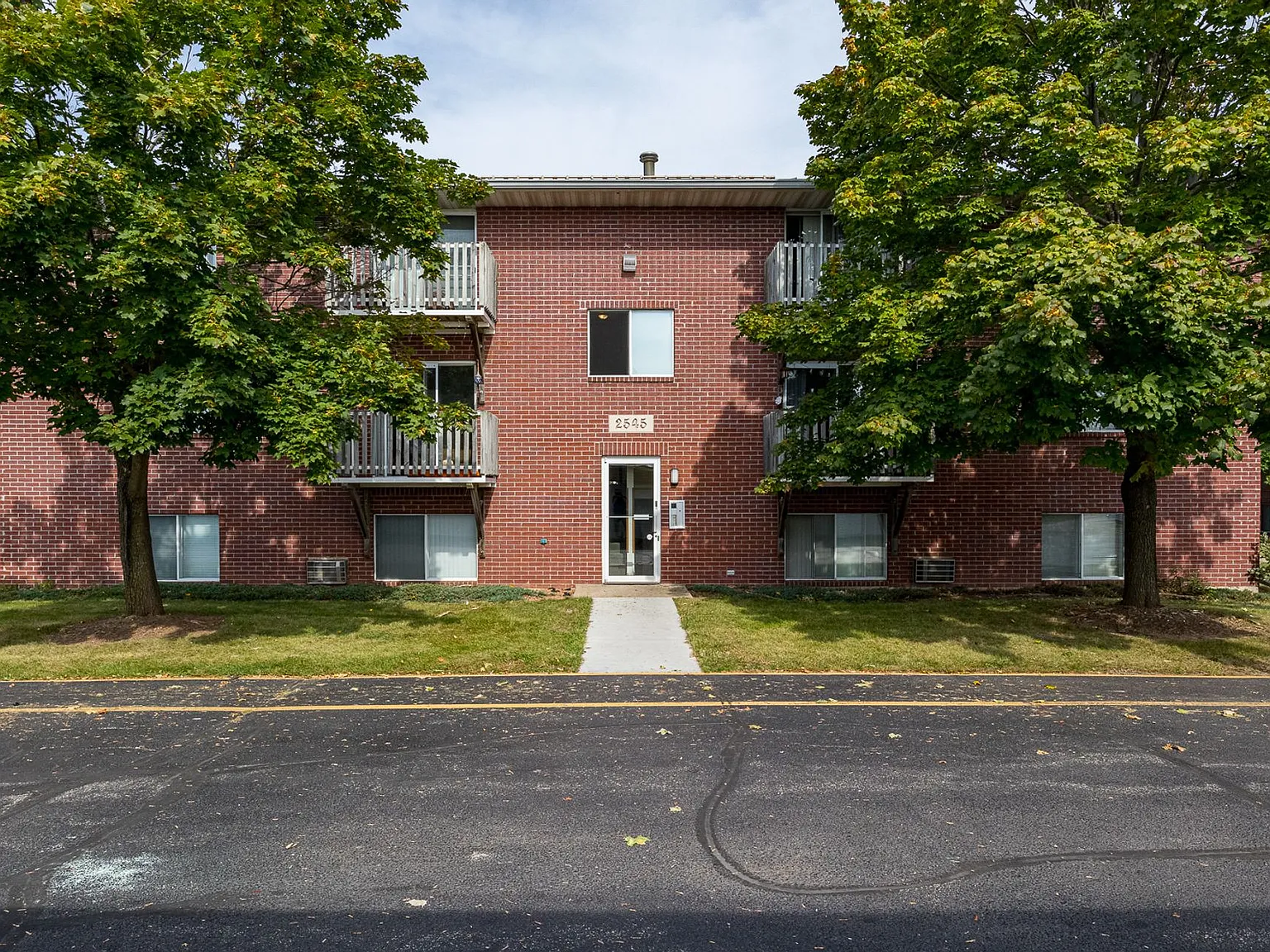 Westridge Apartments — Photo 1