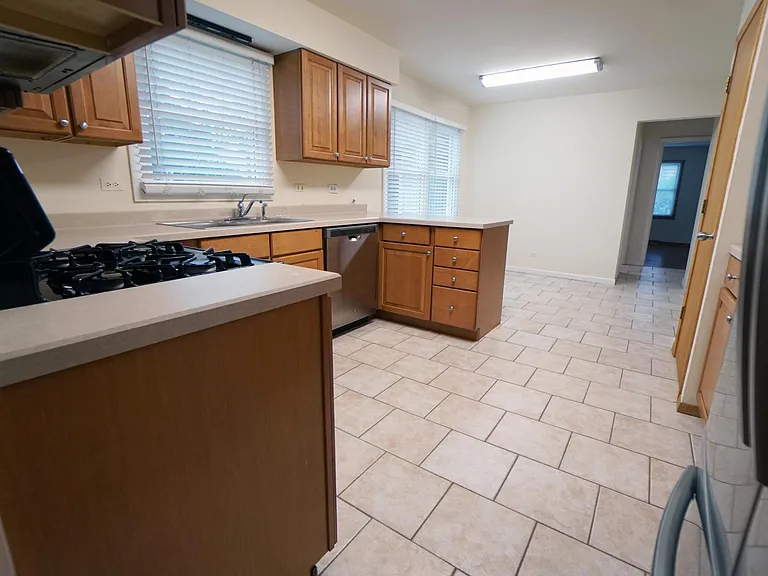 6S546 Sussex Rd — Photo 10