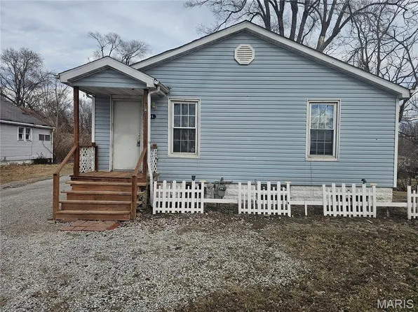 211 Judith Ln, Cahokia, IL 62206